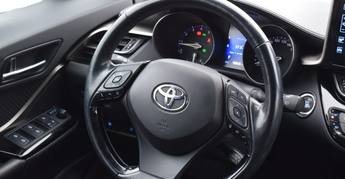 <b>Toyota C-HR 1.2i Benzīns 2019.G, AR 0% PIRMO IEMAKSU</b>